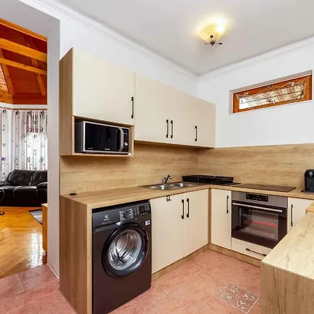 Beachfront Balatonmariafuerdo 19542 Nyaraló