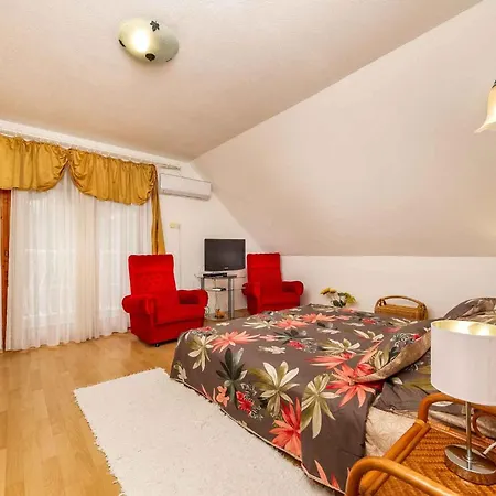 Beachfront Balatonmariafuerdo 19542 * Balatonmáriafürdő