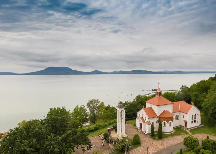 Beachfront Balatonmariafuerdo 19542 Nyaraló *