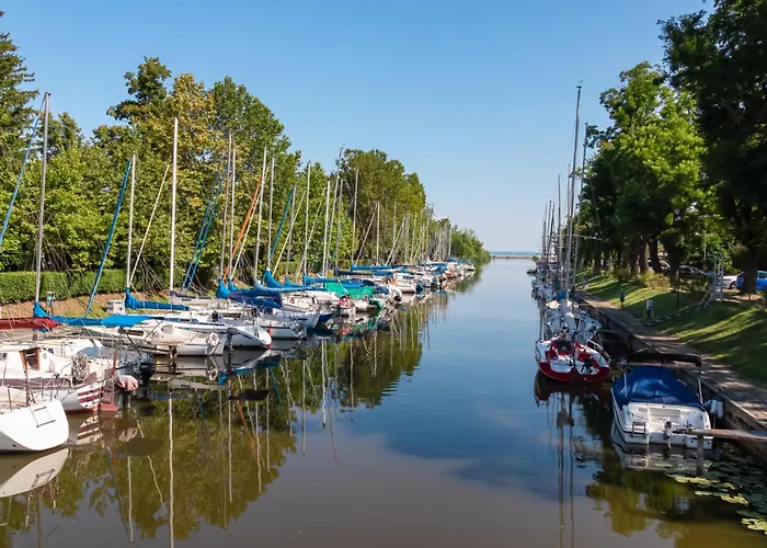 Beachfront Balatonmariafuerdo 19542 Nyaraló *
